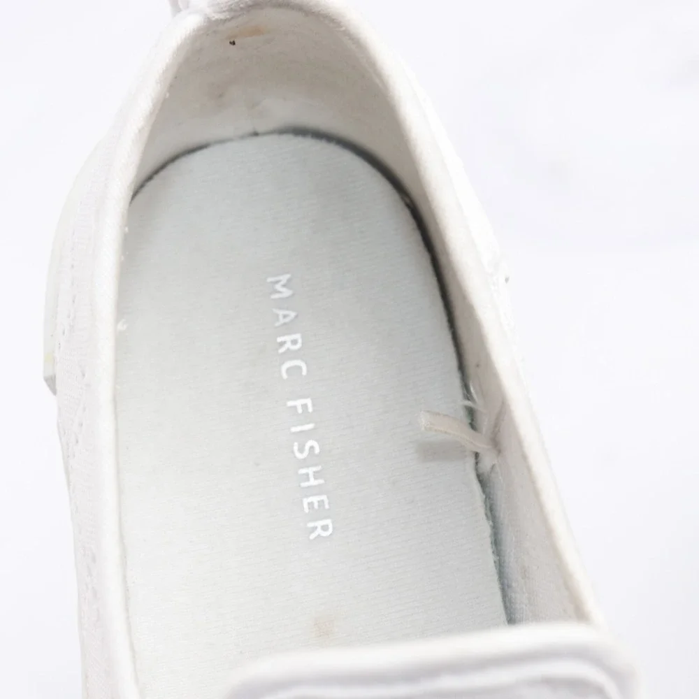 Marc Fisher Womens Delya Slip On Shoes Size 9.5 White Quilted Knit Comfort Flats